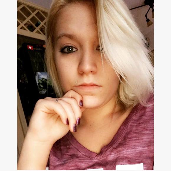 Meet your Posher, Tabitha - Picture 1 of 1